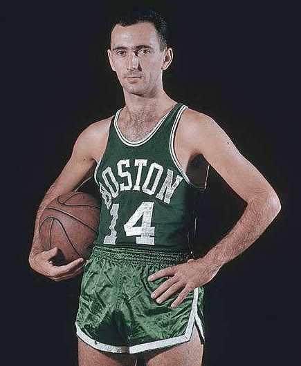 詹姆斯更是 詹姆斯更是